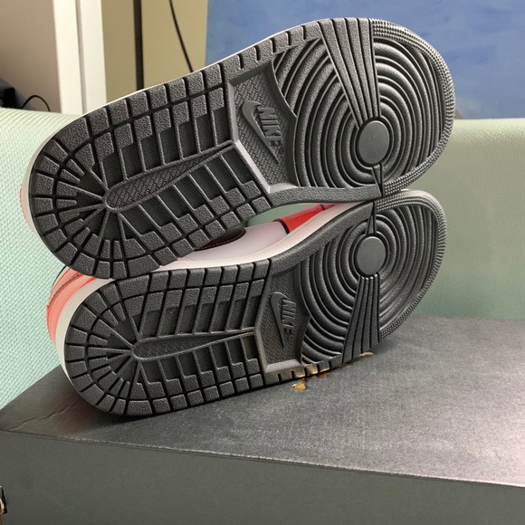 AJ1 Mid SE - “turf orange” men’s 9.5 - Picture 6 of 6